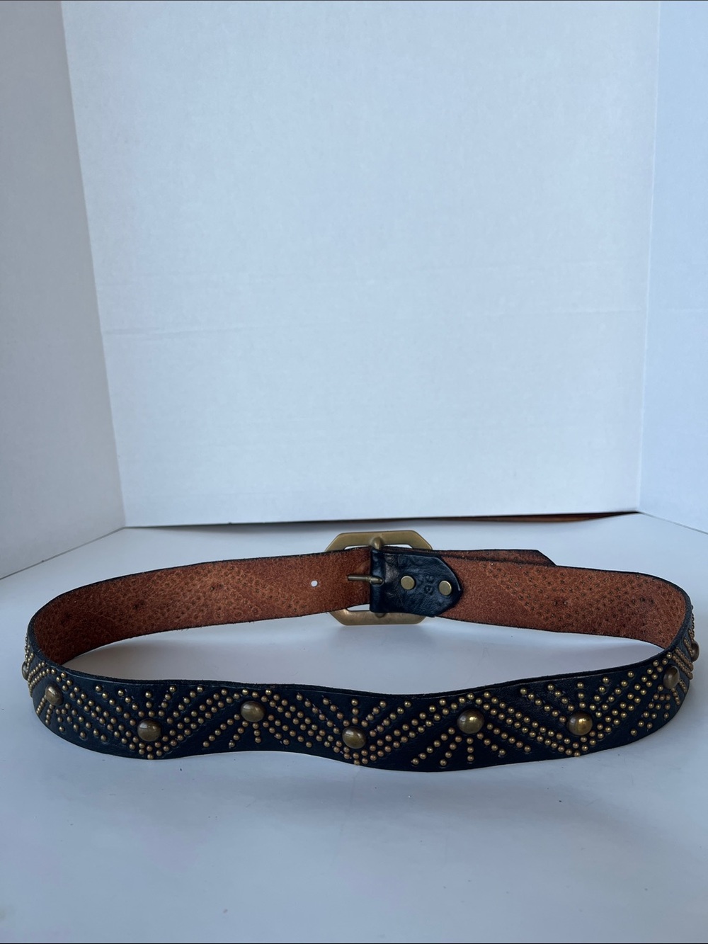 Leather and brass studded belt 36 - Picture 3 of 5